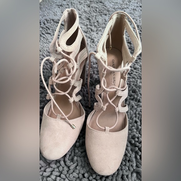 Christian Siriano heels. Tan suede. Size 8.5. - Picture 2 of 4